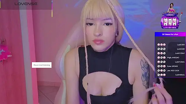 Snapshot of Moonlightt_21 chatting on 12.21.25 Moonlightt 21 online show from 12.21.25