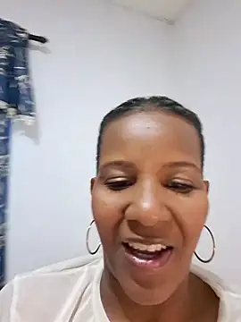Snapshot of VikysDavis chatting on 09.28.25 VikysDavis online show from 09.28.25