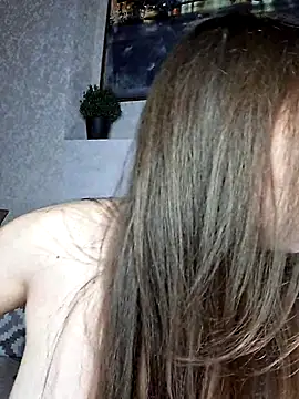 Olivia OliV online show from 11.18.25