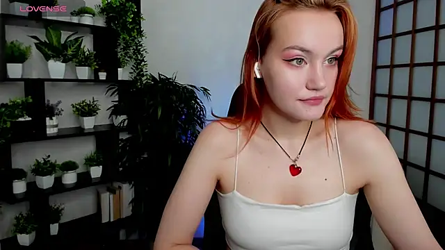 Snapshot of Ida_FaneStain chatting on 09.28.25 Ida FaneStain online show from 09.28.25