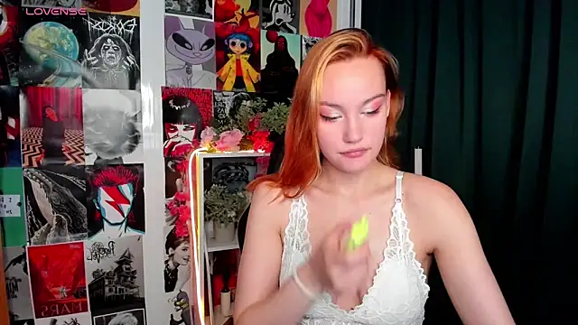 Snapshot of Ida_FaneStain chatting on 10.10.25 Ida FaneStain online show from 10.10.25