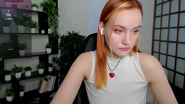 Snapshot of Ida_FaneStain chatting on 10.12.25 Ida FaneStain online show from 10.12.25