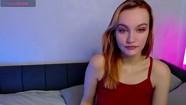 Snapshot of Ida_FaneStain chatting on 10.15.25 Ida FaneStain online show from 10.15.25