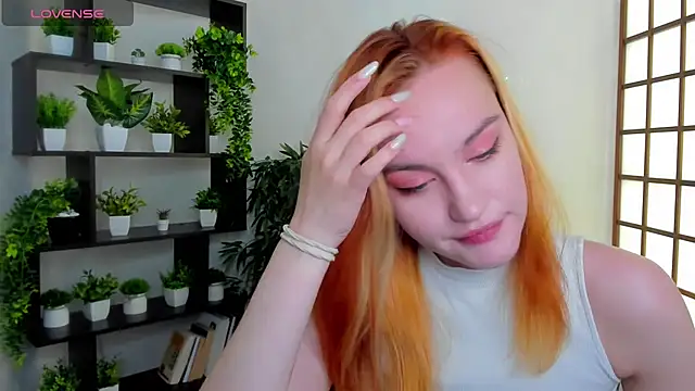 Snapshot of Ida_FaneStain chatting on 10.18.25 Ida FaneStain online show from 10.18.25