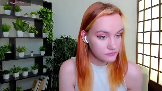 Snapshot of Ida_FaneStain chatting on 10.19.25 Ida FaneStain online show from 10.19.25