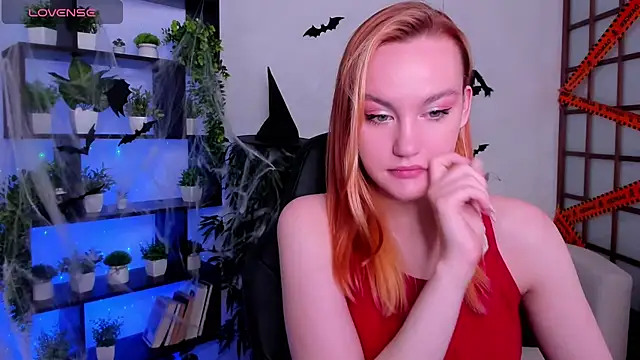 Snapshot of Ida_FaneStain chatting on 11.02.25 Ida FaneStain online show from 11.02.25