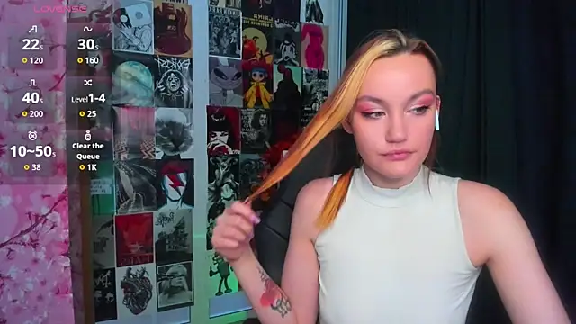 Snapshot of Ida_FaneStain chatting on 12.22.25 Ida FaneStain online show from 12.22.25