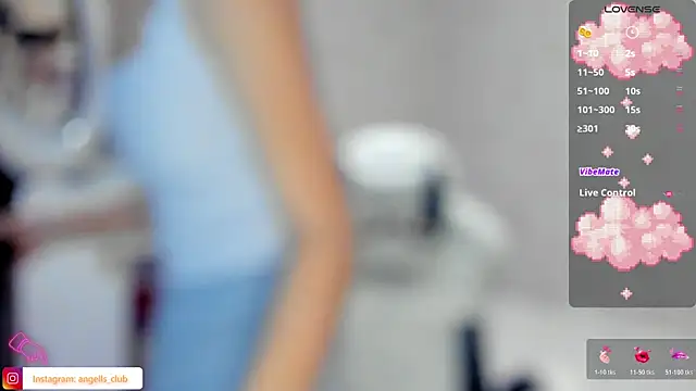 Snapshot of Idnkjustadeline chatting on 10.29.25 Idnkjustadeline online show from 10.29.25