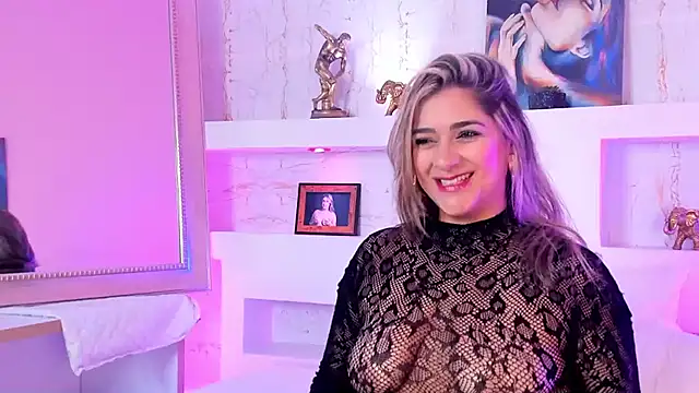 Snapshot of NicoleDiior chatting on 10.21.25 NicoleDiior online show from 10.21.25