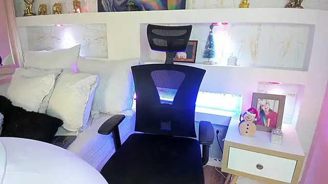 Snapshot of NicoleDiior chatting on 11.27.25 NicoleDiior online show from 11.27.25