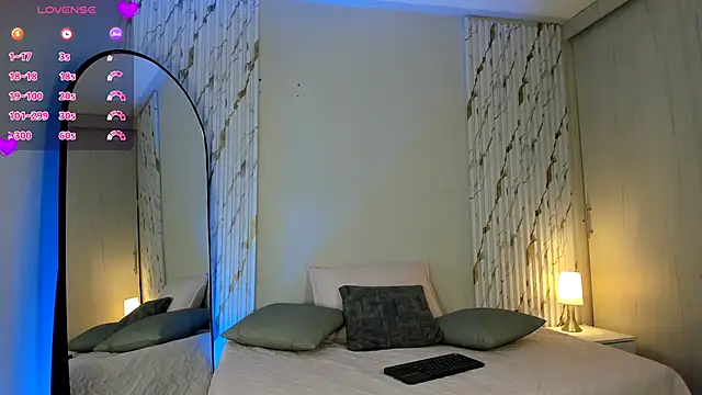 MissVioleet  online show from 10.16.25