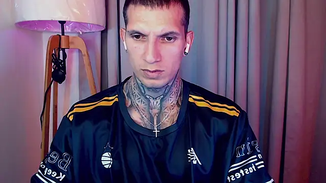 Snapshot of Shane_Clay chatting on 10.28.25 Shane Clay online show from 10.28.25