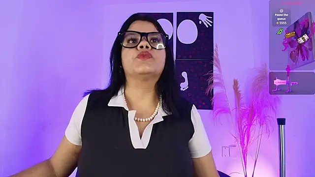 Iamlola  online show from 10.16.25