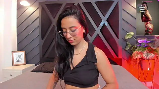 zoe martins  online show from 10.05.25