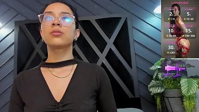 zoe martins  online show from 11.06.25