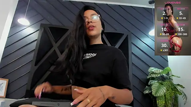 zoe martins  online show from 11.19.25