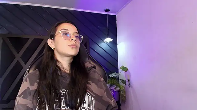 zoe martins  online show from 03.25.26