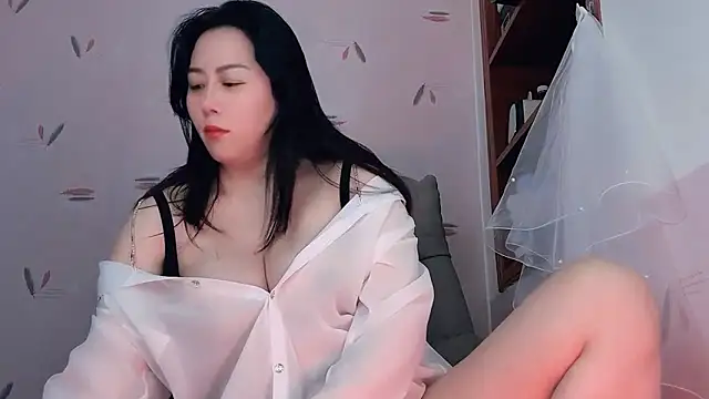 Snapshot of Eve5215 chatting on 12.16.25 Eve5215 online show from 12.16.25