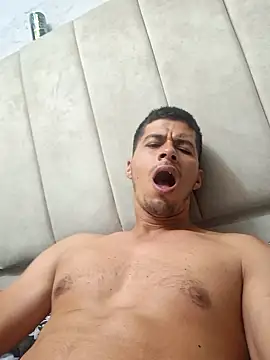 Snapshot of piterrr_hot chatting on 10.23.25 piterrr hot online show from 10.23.25