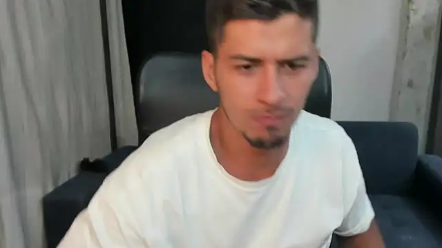 Snapshot of piterrr_hot chatting on 12.01.25 piterrr hot online show from 12.01.25