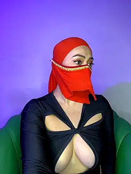 Snapshot of Aisha_Malek chatting on 11.07.25 Aisha Malek online show from 11.07.25