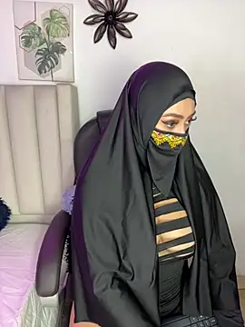Snapshot of Aisha_Malek chatting on 04.16.26 Aisha Malek online show from 04.16.26