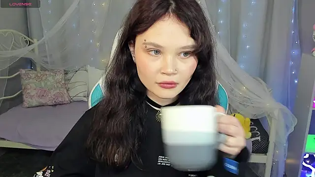 EmilyChaves online show from 04.08.26