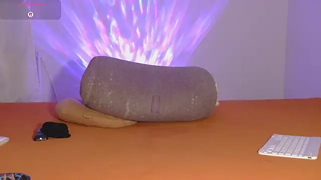 Snapshot of MrsNehir chatting on 11.12.25 MrsNehir online show from 11.12.25