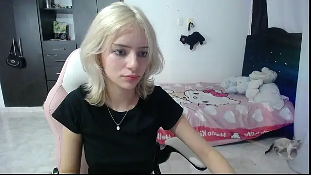 Snapshot of Elizabeth_rose02 chatting on 11.11.25 Elizabeth rose02 online show from 11.11.25