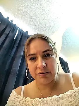 Snapshot of luciamature_ chatting on 02.05.26 luciamature online show from 02.05.26