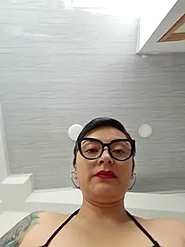 Snapshot of Daniela_Leonn chatting on 10.15.25 Daniela Leonn online show from 10.15.25