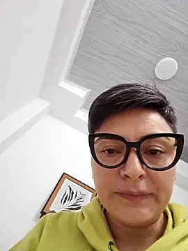 Daniela Leonn online show from 11.24.25