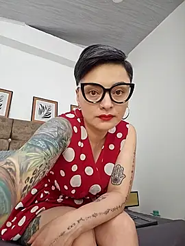 Daniela Leonn online show from 11.25.25