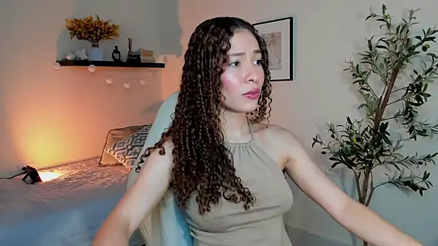 Snapshot of isabella-garcia- chatting on 04.21.26 isabella-garcia- online show from 04.21.26