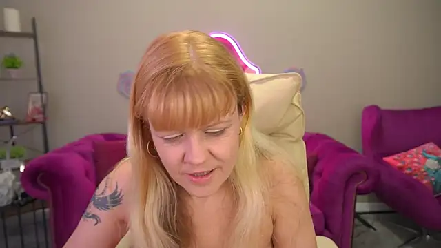 Snapshot of BellaLaPetit chatting on 03.07.26 BellaLaPetit online show from 03.07.26