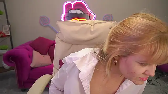 Snapshot of BellaLaPetit chatting on 03.14.26 BellaLaPetit online show from 03.14.26