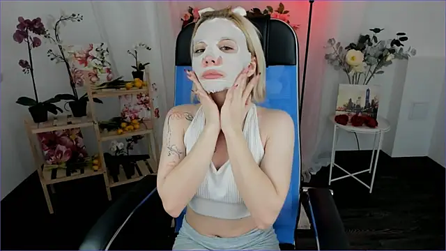 AuroraWrenfield online show from 01.07.26