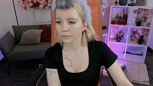 AuroraWrenfield online show from 03.05.26