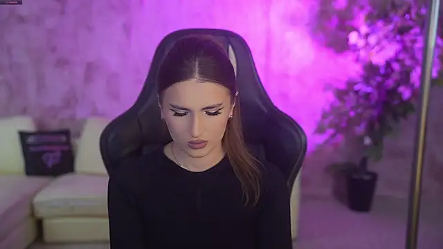 Goldie Flame online show from 12.14.25