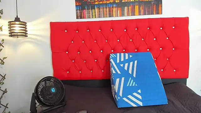 carolinacrus01 online show from 10.18.25