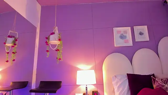 my aleja  online show from 09.15.25