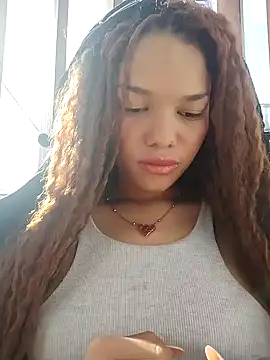 ChloeRaviss online show from 10.19.25