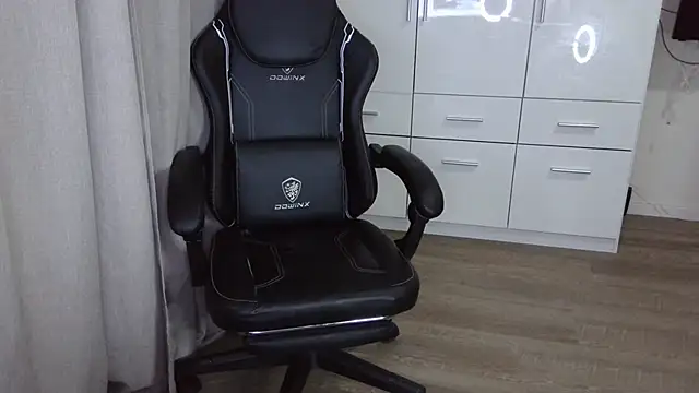 Milo9210 online show from 10.10.25