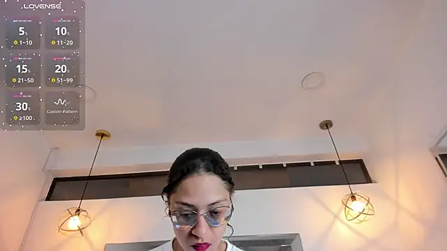 Hanna Cornee  online show from 01.07.26