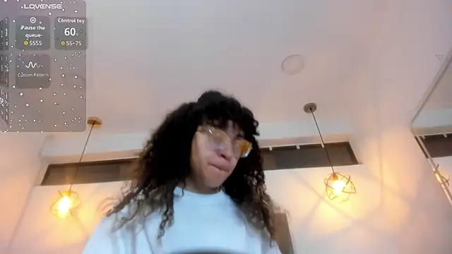 Hanna Cornee  online show from 02.12.26