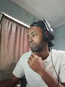 Snapshot of GhostYangempela chatting on 11.08.25 GhostYangempela online show from 11.08.25