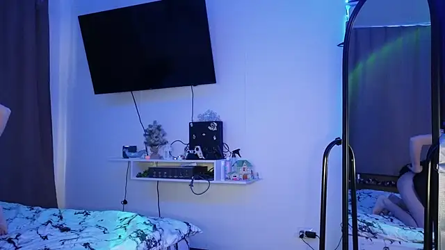 Candy Flosse online show from 10.24.25