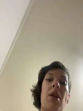 Snapshot of Piggiteablacktea chatting on 10.21.25 Piggiteablacktea online show from 10.21.25