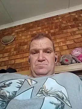 wallacelegend online show from 11.04.25