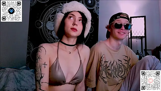 Snapshot of poisondevotion chatting on 10.31.25 poisondevotion online show from 10.31.25